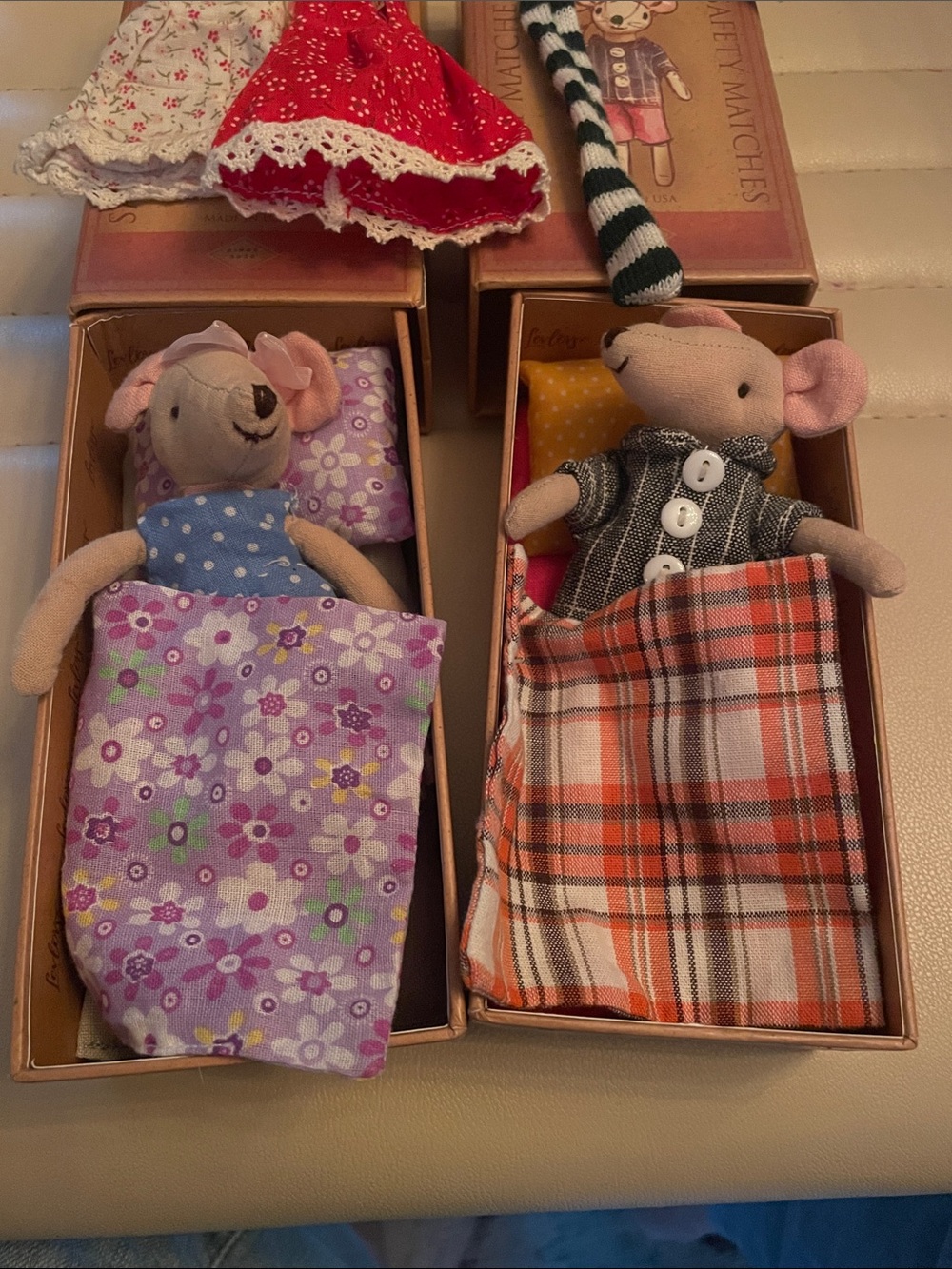 Levlovs Set of 2 mice ( sister and brother) in matchbox beds . - Picture 2 of 12